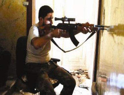 أحد عناصر  مايسمى بالمجاهدين في سوريا