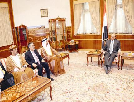 الرئيس لدى استقباله رئيس البرلمان العربي والوفد المرافق له أمس