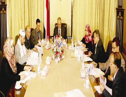 جانب من اجتماع اللجنة العليا للانتخابات أمس