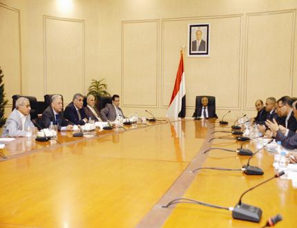 جانب من اجتماع مجلس الوزراء أمس