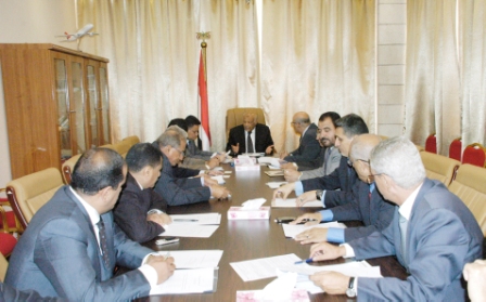 >  باسندوة يترأس اجتماع اللجنة العليا لتسويق النفط أمس