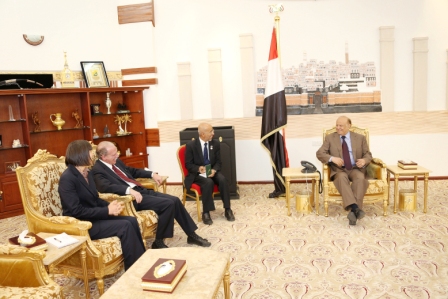 >  رئيس الجمهورية لدى استقباله السفير الأمريكي أمس