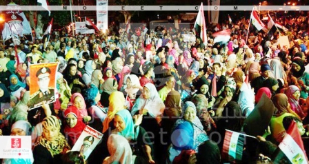 >   جانب من الحشود في ميدان سيدي جابر بالإسكندرية أمس