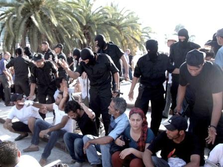 المعارضة التونسية تواصل الاعتصام في الميادين