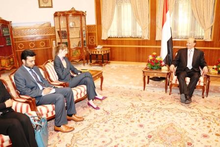 ..ويستقبل سفيرة المملكة المتحدة البريطانية