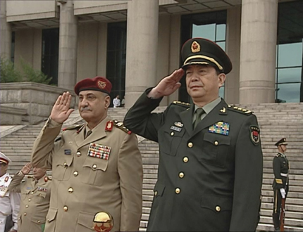 وزير الدفاع مع نظيره الصيني في بكين