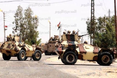 >  الجيش المصري خلال مواصلة تطهير سيناءمن الارهابيين