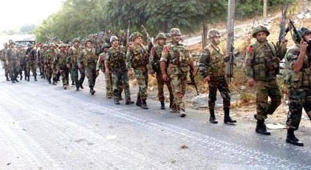 وحدات من الجيش السوري خلال ملاحقتها فلول المجموعات الإرهابية المسلحة