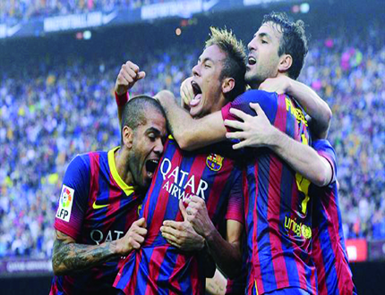 فرحة لاعبي برشلونة بهدف نيمار