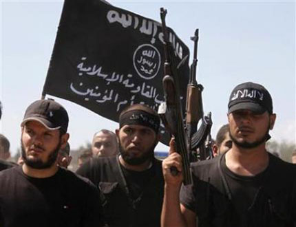 إرهابيون في سوريا يرفعون علم ( القاعدة)
