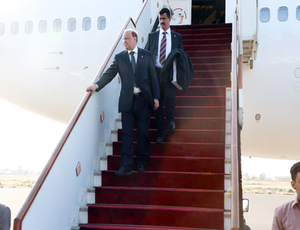 >  رئيس الجمهورية يصل إلي العاصمة صنعاء