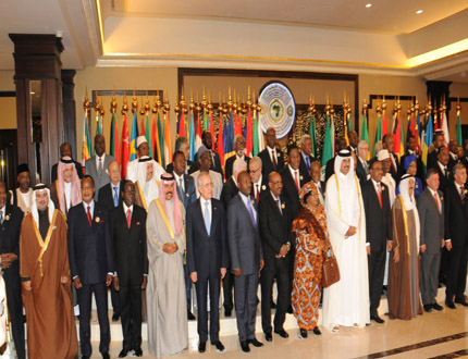 قادة ورؤساء الدول والحكومات العربية والإفريقية المشاركة في أعمال القمة العربية الإفريقية الثالثة أمس