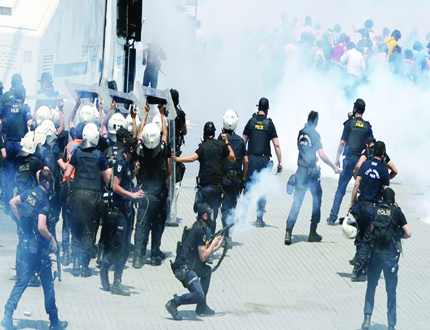 الشرطة التركية أثناء تفريق احدى المظاهرات