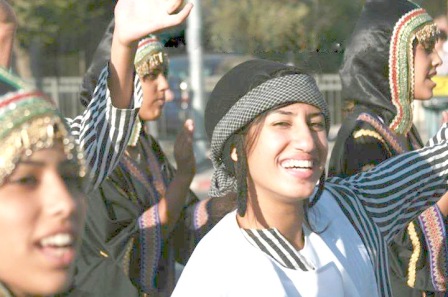 يمنيات يهوديات في إسرائيل يلبسن القرقوش في احتفال