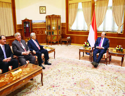 الرئيس لدى استقباله رئيس وزراء الأردن أمس