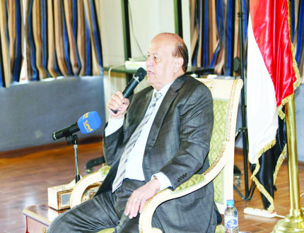 رئيس الجمهورية لدى استقباله مشايخ اليمن أمس