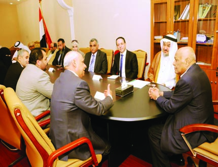 باسندوة أثناء استقباله وفد المكتب التنفيذي لمجلس وزراء الصحة لدول مجلس التعاون الخليجي أمس